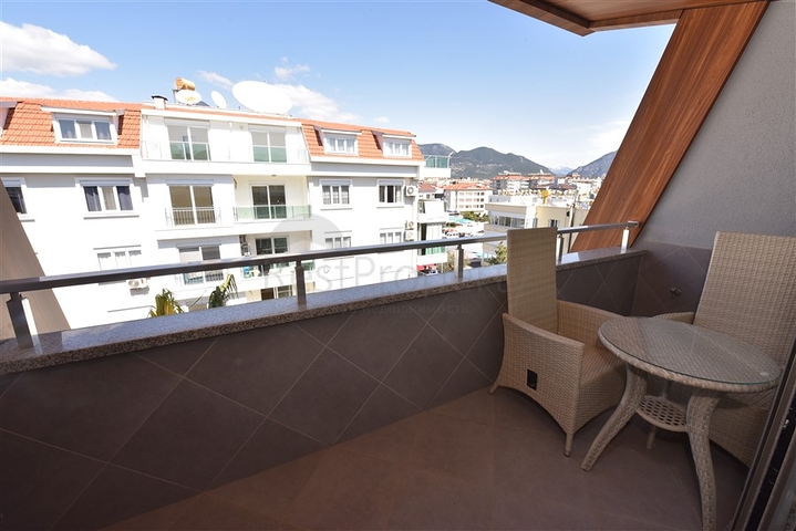 دوبلكس عائلية فاخرة - 4 غرف وصالة -ضمن مجمع حديث قريب من البحر - محمودلار / الانيا 