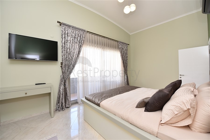 دوبلكس عائلية فاخرة - 4 غرف وصالة -ضمن مجمع حديث قريب من البحر - محمودلار / الانيا 