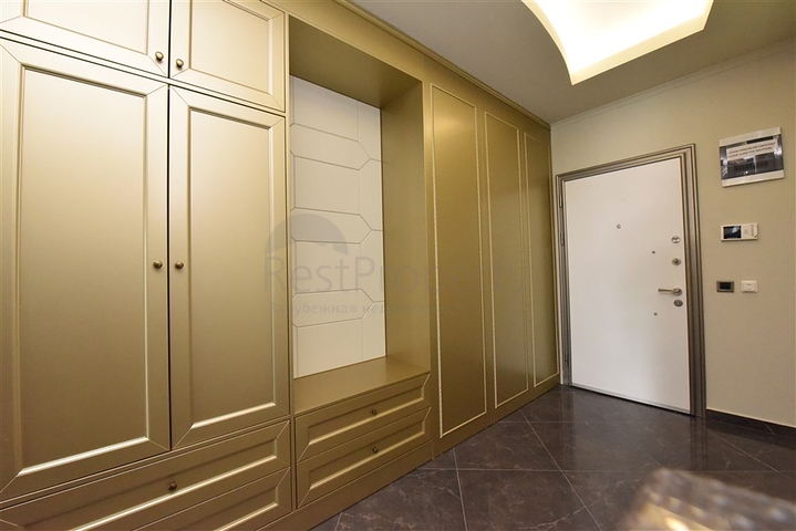 دوبلكس عائلية فاخرة - 4 غرف وصالة -ضمن مجمع حديث قريب من البحر - محمودلار / الانيا 