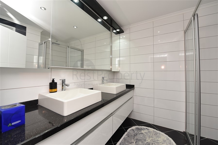 دوبلكس عائلية فاخرة - 4 غرف وصالة -ضمن مجمع حديث قريب من البحر - محمودلار / الانيا 