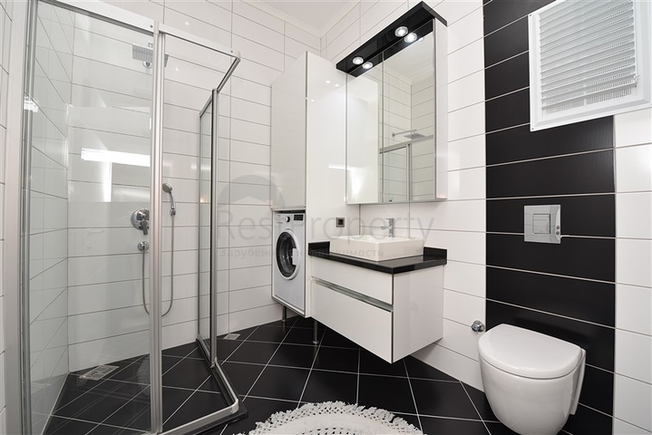 دوبلكس عائلية فاخرة - 4 غرف وصالة -ضمن مجمع حديث قريب من البحر - محمودلار / الانيا 