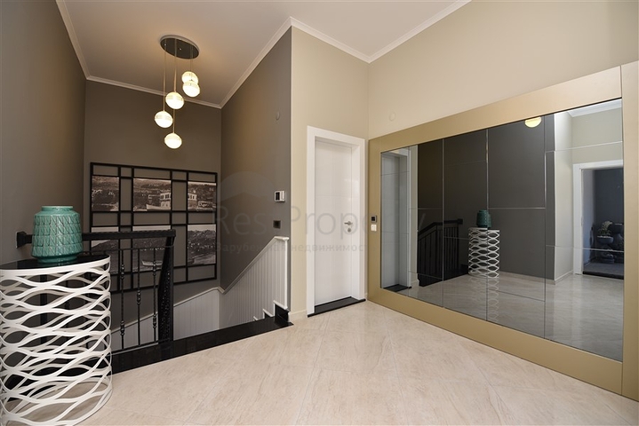 دوبلكس عائلية فاخرة - 4 غرف وصالة -ضمن مجمع حديث قريب من البحر - محمودلار / الانيا 