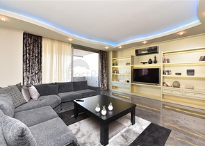 دوبلكس عائلية فاخرة - 4 غرف وصالة -ضمن مجمع حديث قريب من البحر - محمودلار / الانيا 