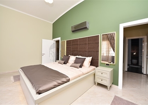 دوبلكس عائلية فاخرة - 4 غرف وصالة -ضمن مجمع حديث قريب من البحر - محمودلار / الانيا 