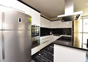 دوبلكس عائلية فاخرة - 4 غرف وصالة -ضمن مجمع حديث قريب من البحر - محمودلار / الانيا 