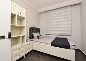 دوبلكس عائلية فاخرة - 4 غرف وصالة -ضمن مجمع حديث قريب من البحر - محمودلار / الانيا 