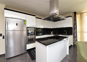 دوبلكس عائلية فاخرة - 4 غرف وصالة -ضمن مجمع حديث قريب من البحر - محمودلار / الانيا 