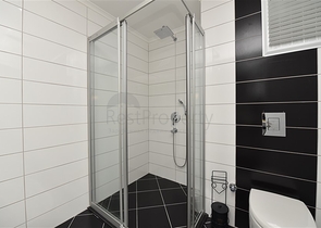 دوبلكس عائلية فاخرة - 4 غرف وصالة -ضمن مجمع حديث قريب من البحر - محمودلار / الانيا 