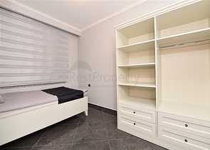 دوبلكس عائلية فاخرة - 4 غرف وصالة -ضمن مجمع حديث قريب من البحر - محمودلار / الانيا 