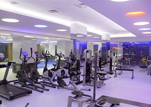 دوبلكس عائلية فاخرة - 4 غرف وصالة -ضمن مجمع حديث قريب من البحر - محمودلار / الانيا 