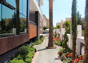 دوبلكس عائلية فاخرة - 4 غرف وصالة -ضمن مجمع حديث قريب من البحر - محمودلار / الانيا 