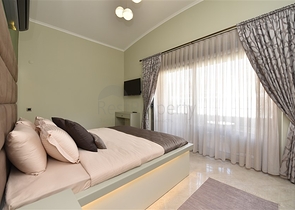 دوبلكس عائلية فاخرة - 4 غرف وصالة -ضمن مجمع حديث قريب من البحر - محمودلار / الانيا 