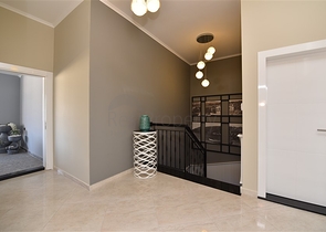 دوبلكس عائلية فاخرة - 4 غرف وصالة -ضمن مجمع حديث قريب من البحر - محمودلار / الانيا 