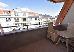 دوبلكس عائلية فاخرة - 4 غرف وصالة -ضمن مجمع حديث قريب من البحر - محمودلار / الانيا 