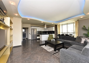 دوبلكس عائلية فاخرة - 4 غرف وصالة -ضمن مجمع حديث قريب من البحر - محمودلار / الانيا 