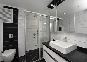 دوبلكس عائلية فاخرة - 4 غرف وصالة -ضمن مجمع حديث قريب من البحر - محمودلار / الانيا 