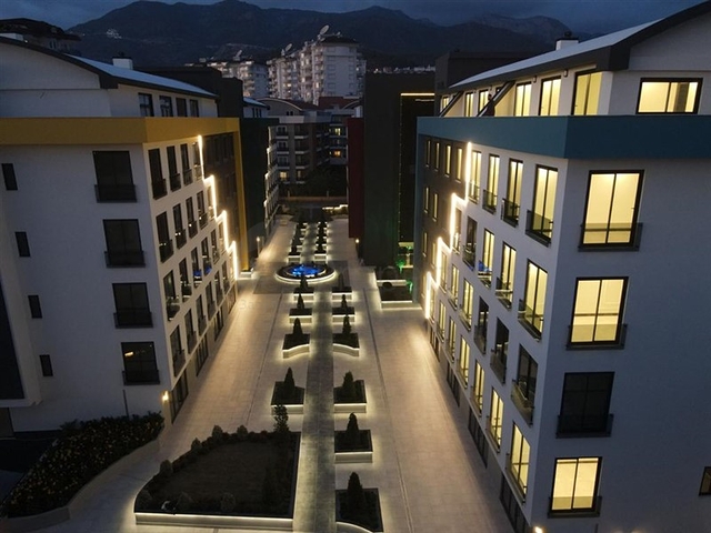 الاستثمار العقاري في الانيا - مكتب للبيع ضمن مجمع تجاري بجانب البلدية الجديدة في اوبا / الانيا 