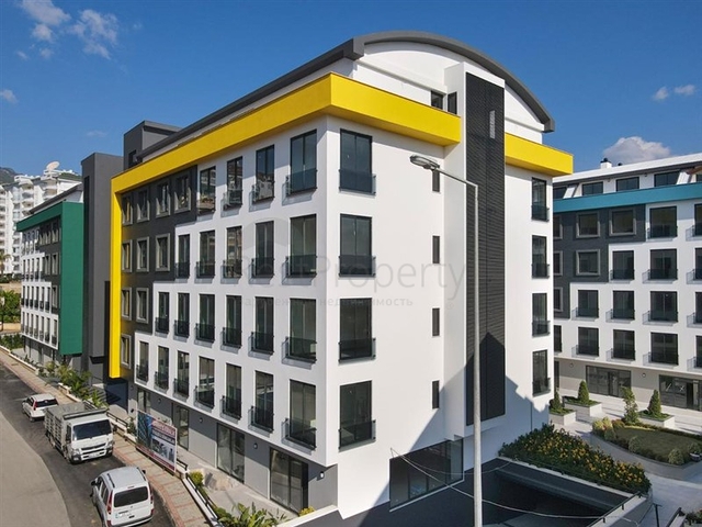 الاستثمار العقاري في الانيا - مكتب للبيع ضمن مجمع تجاري بجانب البلدية الجديدة في اوبا / الانيا 