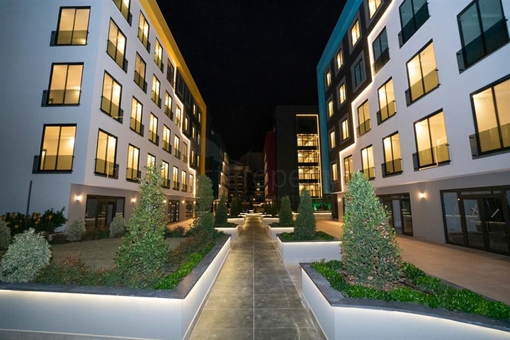 الاستثمار العقاري في الانيا - مكتب للبيع ضمن مجمع تجاري بجانب البلدية الجديدة في اوبا / الانيا 