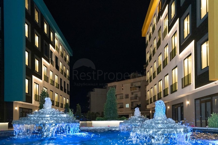 الاستثمار العقاري في الانيا - مكتب للبيع ضمن مجمع تجاري بجانب البلدية الجديدة في اوبا / الانيا 