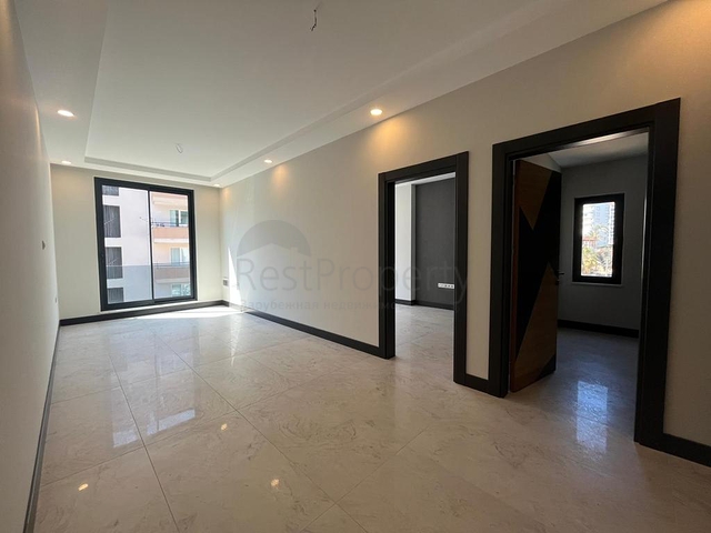 الاستثمار العقاري في الانيا - مكتب للبيع ضمن مجمع تجاري بجانب البلدية الجديدة في اوبا / الانيا 