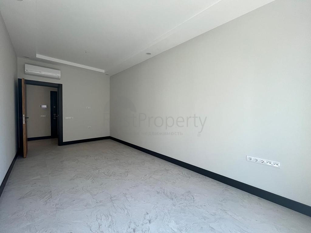 الاستثمار العقاري في الانيا - مكتب للبيع ضمن مجمع تجاري بجانب البلدية الجديدة في اوبا / الانيا 