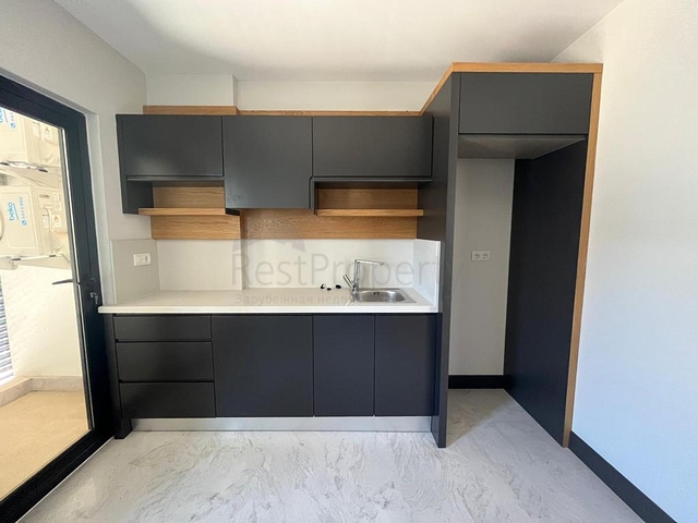 الاستثمار العقاري في الانيا - مكتب للبيع ضمن مجمع تجاري بجانب البلدية الجديدة في اوبا / الانيا 