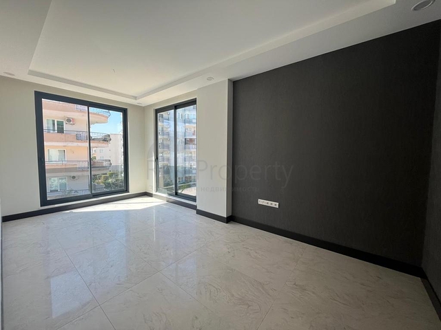 الاستثمار العقاري في الانيا - مكتب للبيع ضمن مجمع تجاري بجانب البلدية الجديدة في اوبا / الانيا 