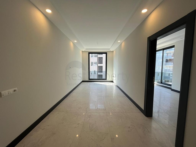 الاستثمار العقاري في الانيا - مكتب للبيع ضمن مجمع تجاري بجانب البلدية الجديدة في اوبا / الانيا 