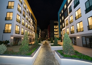 الاستثمار العقاري في الانيا - مكتب للبيع ضمن مجمع تجاري بجانب البلدية الجديدة في اوبا / الانيا 