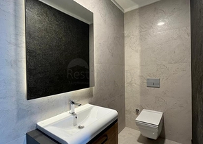 الاستثمار العقاري في الانيا - مكتب للبيع ضمن مجمع تجاري بجانب البلدية الجديدة في اوبا / الانيا 