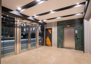 الاستثمار العقاري في الانيا - مكتب للبيع ضمن مجمع تجاري بجانب البلدية الجديدة في اوبا / الانيا 