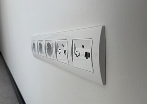 الاستثمار العقاري في الانيا - مكتب للبيع ضمن مجمع تجاري بجانب البلدية الجديدة في اوبا / الانيا 