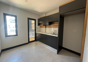 الاستثمار العقاري في الانيا - مكتب للبيع ضمن مجمع تجاري بجانب البلدية الجديدة في اوبا / الانيا 