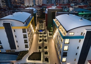 الاستثمار العقاري في الانيا - مكتب للبيع ضمن مجمع تجاري بجانب البلدية الجديدة في اوبا / الانيا 