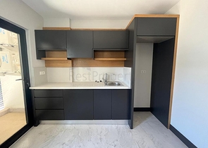 الاستثمار العقاري في الانيا - مكتب للبيع ضمن مجمع تجاري بجانب البلدية الجديدة في اوبا / الانيا 