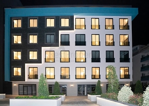 الاستثمار العقاري في الانيا - مكتب للبيع ضمن مجمع تجاري بجانب البلدية الجديدة في اوبا / الانيا 