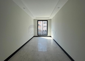 الاستثمار العقاري في الانيا - مكتب للبيع ضمن مجمع تجاري بجانب البلدية الجديدة في اوبا / الانيا 