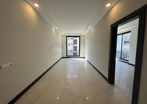 الاستثمار العقاري في الانيا - مكتب للبيع ضمن مجمع تجاري بجانب البلدية الجديدة في اوبا / الانيا 