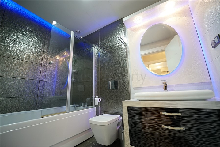 شقة غرفتين وصالة مفروشة - مجمع بخدمات 5 نجوم - في محمودلار / الانيا 