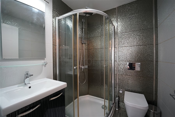 شقة غرفتين وصالة مفروشة - مجمع بخدمات 5 نجوم - في محمودلار / الانيا 