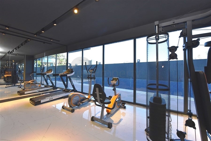 شقة جديدة - غرفة وصالة مفروشة بأناقة - ضمن مجمع في محمودلار/ الانيا