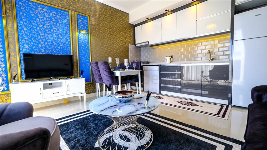 شقة جديدة - غرفة وصالة مفروشة بأناقة - ضمن مجمع في محمودلار/ الانيا