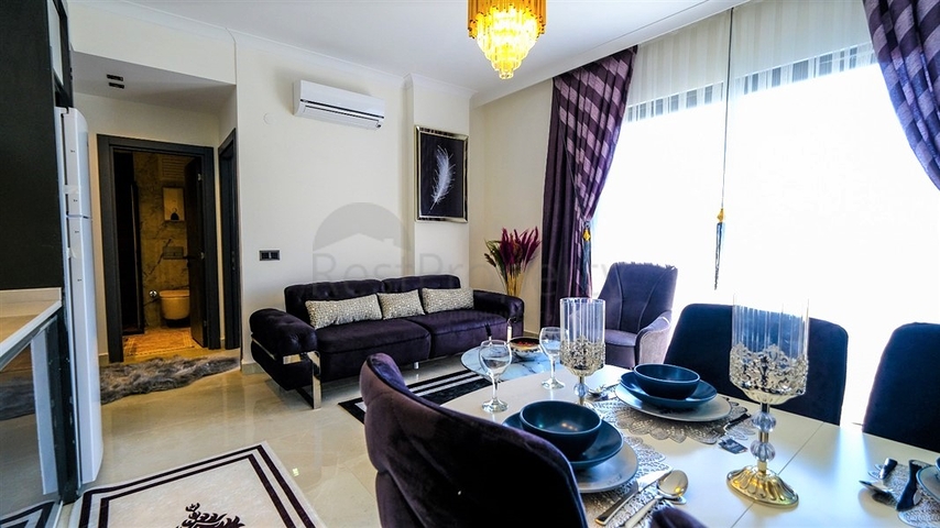 شقة جديدة - غرفة وصالة مفروشة بأناقة - ضمن مجمع في محمودلار/ الانيا