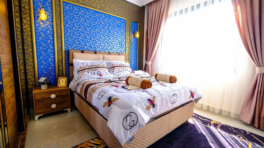 شقة جديدة - غرفة وصالة مفروشة بأناقة - ضمن مجمع في محمودلار/ الانيا