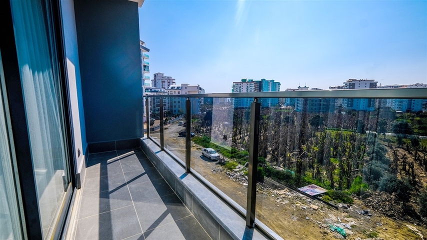 شقة جديدة - غرفة وصالة مفروشة بأناقة - ضمن مجمع في محمودلار/ الانيا