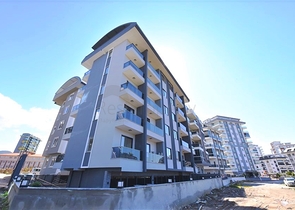 شقة جديدة - غرفة وصالة مفروشة بأناقة - ضمن مجمع في محمودلار/ الانيا