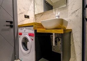 شقة جديدة - غرفة وصالة مفروشة بأناقة - ضمن مجمع في محمودلار/ الانيا