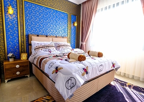 شقة جديدة - غرفة وصالة مفروشة بأناقة - ضمن مجمع في محمودلار/ الانيا