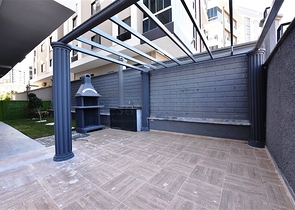 شقة جديدة - غرفة وصالة مفروشة بأناقة - ضمن مجمع في محمودلار/ الانيا